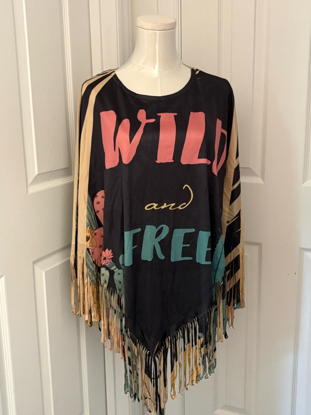 MONTANA WEST, “Wild and Free” Multicolor Cactus Print Poncho, OS, NWT